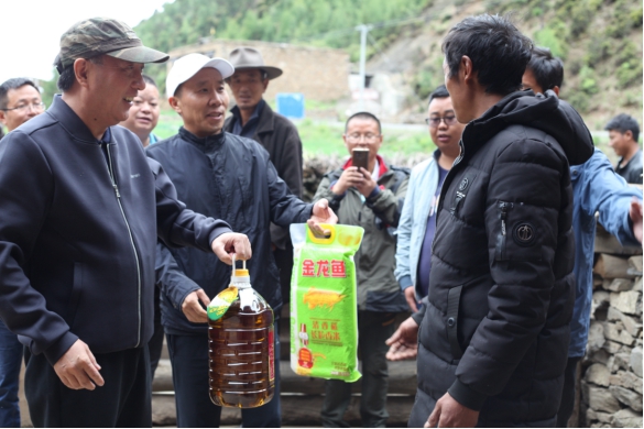 践行初心使命 助推墟落振兴 - 皇家国际