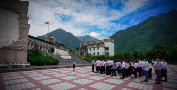 皇家国际集团党委组织开展主题教育念书班现场教学暨 集团总部“七&#183;一”主题党日活动 - 皇家国际