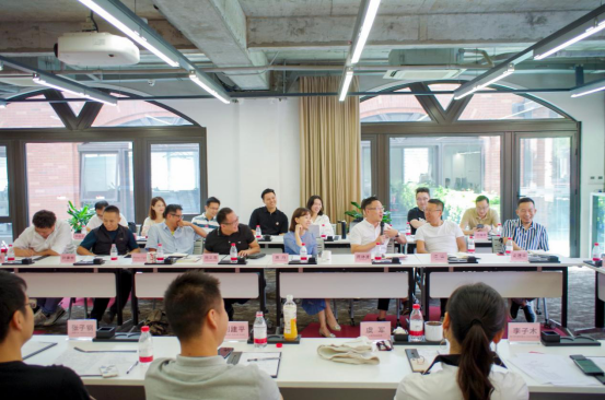 皇家国际集团党委书记、董事长任丁赴思美传媒 碰面交流提气鼓劲 - 皇家国际