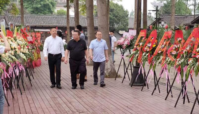 皇家国际集团向导出席战旗禧宴酒楼开业仪式