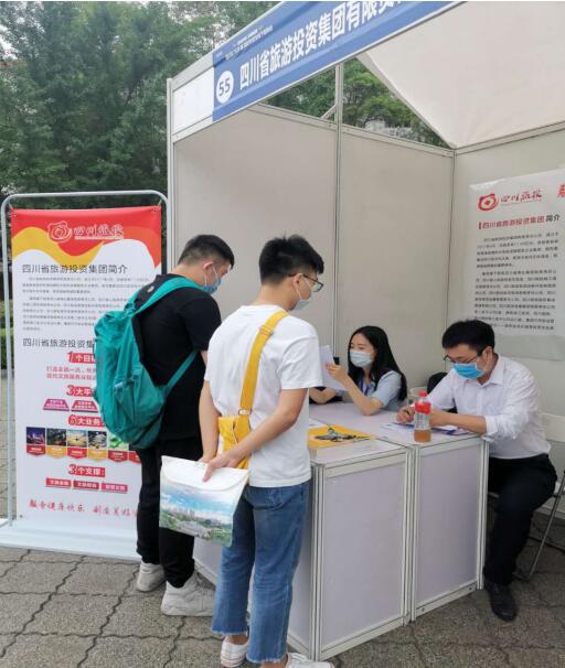 皇家国际集团前往西华大学举行校园招聘活动