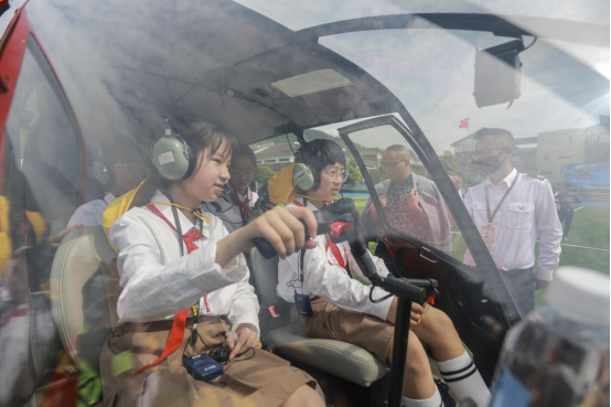 四川皇家国际乐学旅游有限公司 - 皇家国际