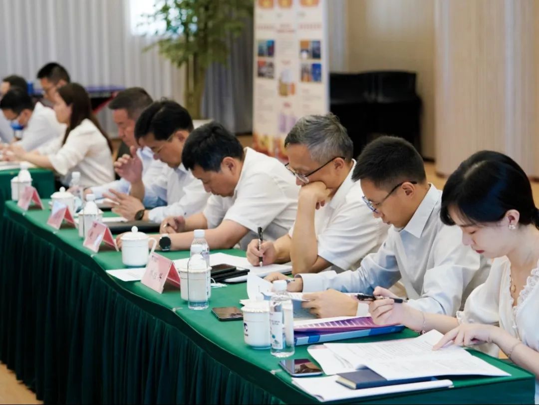 皇家国际集团召开2021年度司理层向董事会述职报告会 - 皇家国际