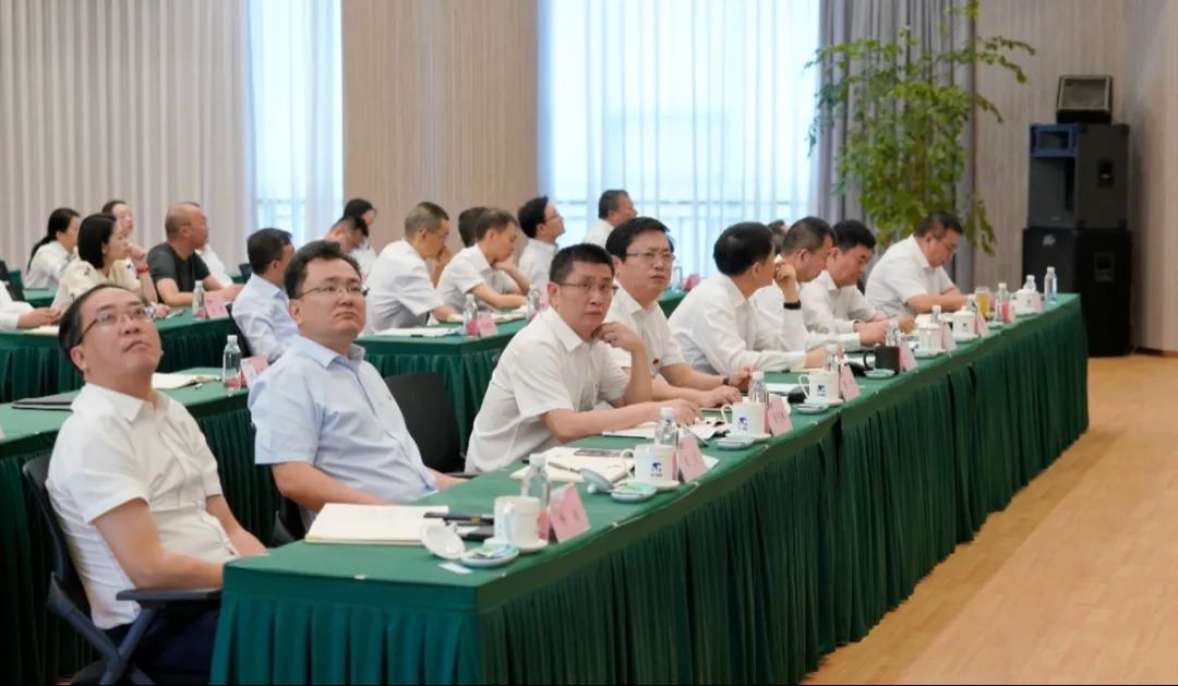 皇家国际集团举行学习贯彻习近平总书记来川视察主要指示精神和省第十二次党代会精神专题念书班 - 皇家国际