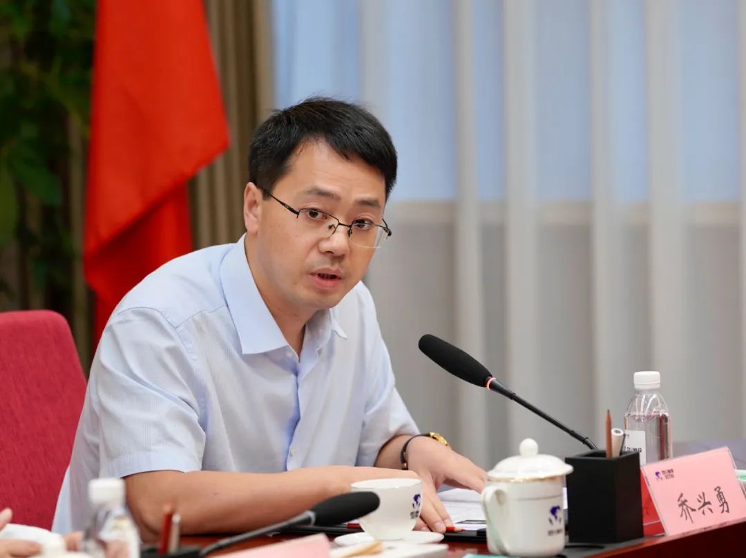 集团召开新任外部董事晤面会 - 皇家国际