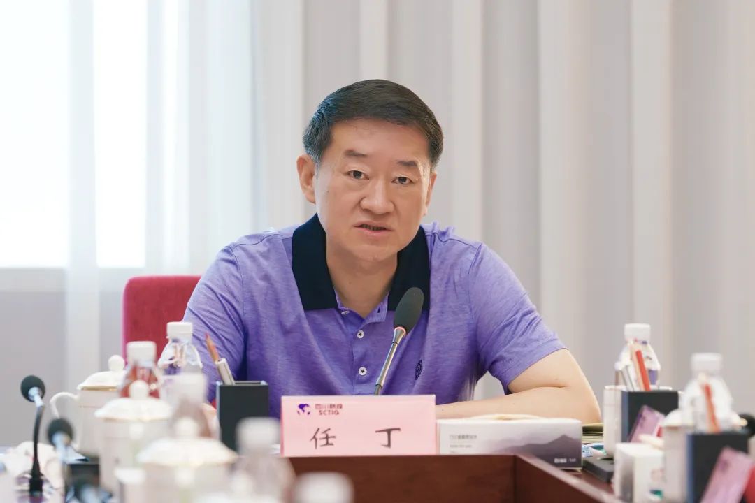 学习重连系 钻研促生长——皇家国际集团召开党委理论学习中心组专题学习钻研会 - 皇家国际