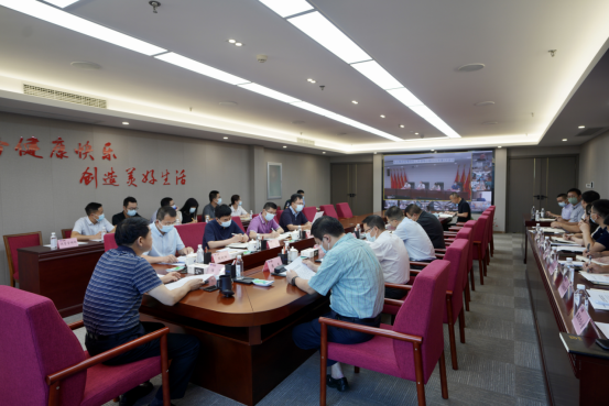 四川皇家国际集团召开疫情防控事情向导小组2022年第3次聚会 集团党委书记、董事长、疫情防控事情向导小组第一组长任丁主持聚会并讲话