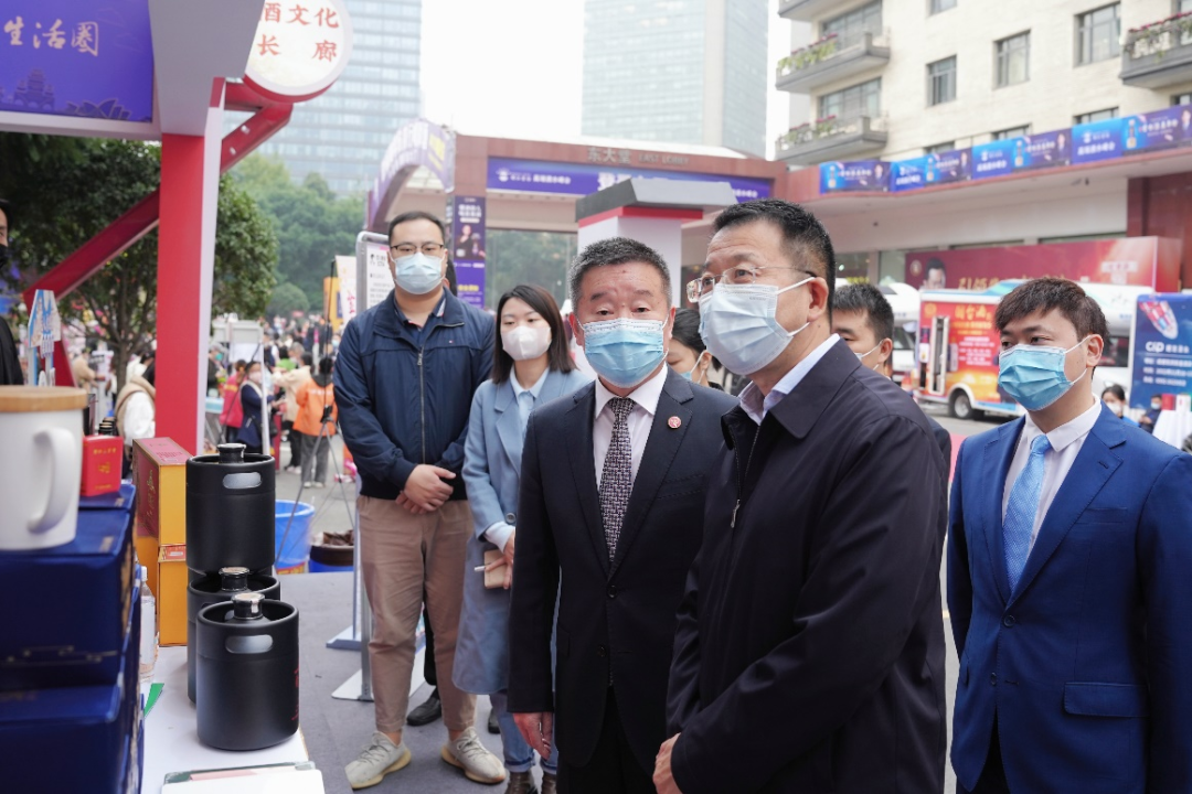 皇家国际集团向导赴2022锦江宾馆酒类商务洽谈会现场检查指导事情