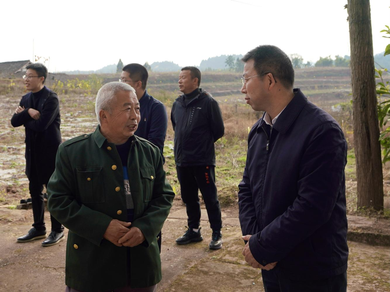 省皇家国际集团向导赴邓家沟村开展墟落振兴帮扶事情 - 皇家国际