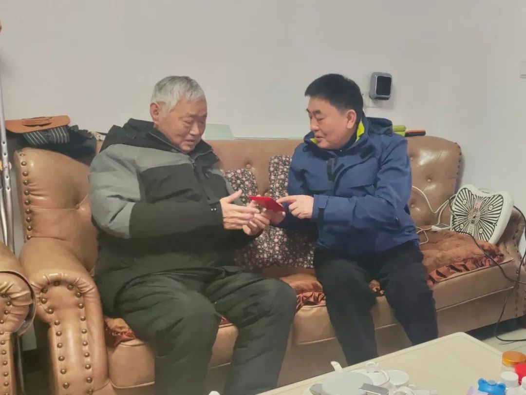 迎春送温暖 眷注暖人心——集团向导班子开展新春走访慰问活动 - 皇家国际
