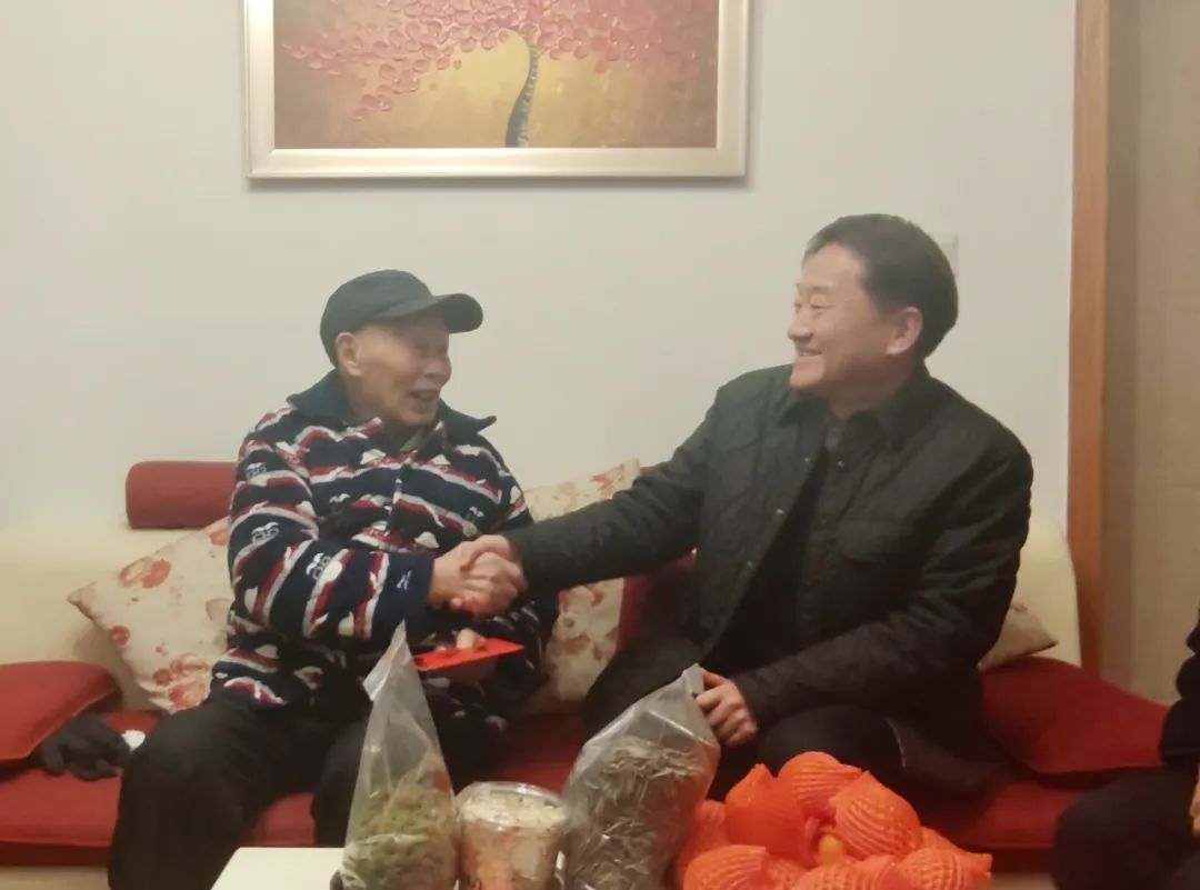 迎春送温暖 眷注暖人心——集团向导班子开展新春走访慰问活动 - 皇家国际