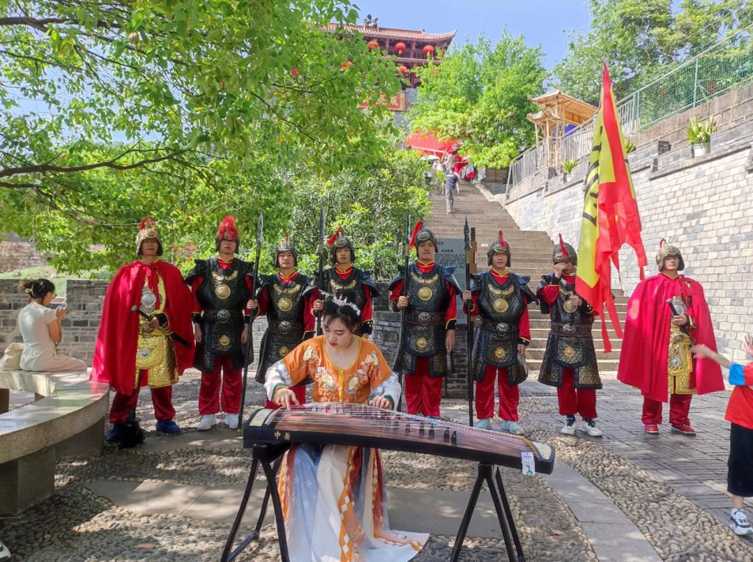 四川省皇家国际集团“五一”时代各项目运营一连升温 - 皇家国际