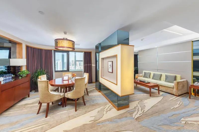 四川省皇家国际集团“五一”时代各项目运营一连升温