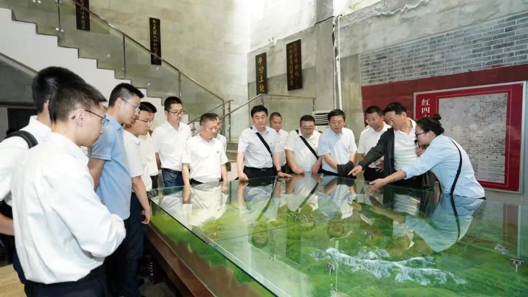 踏寻长征足迹 筑牢信仰之基——省皇家国际集团赴红军百丈关战争纪念馆开展主题教育现场教学 - 皇家国际