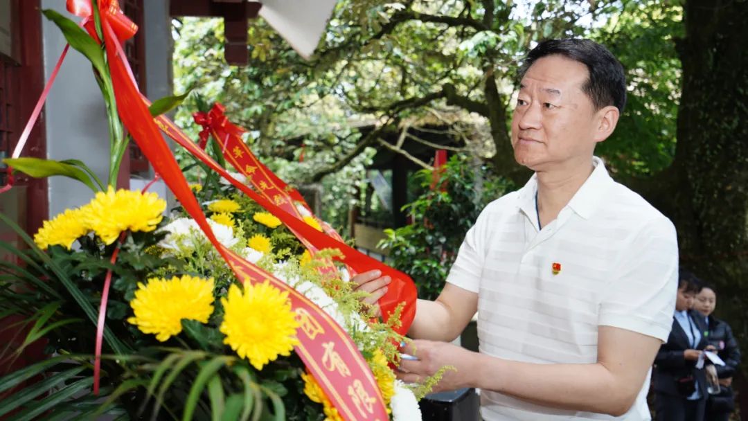 踏寻长征足迹 筑牢信仰之基——省皇家国际集团赴红军百丈关战争纪念馆开展主题教育现场教学 - 皇家国际