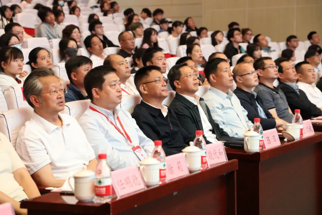 皇家国际教育公司携手四川信息职业手艺学院共建数智文旅工业学院 - 皇家国际