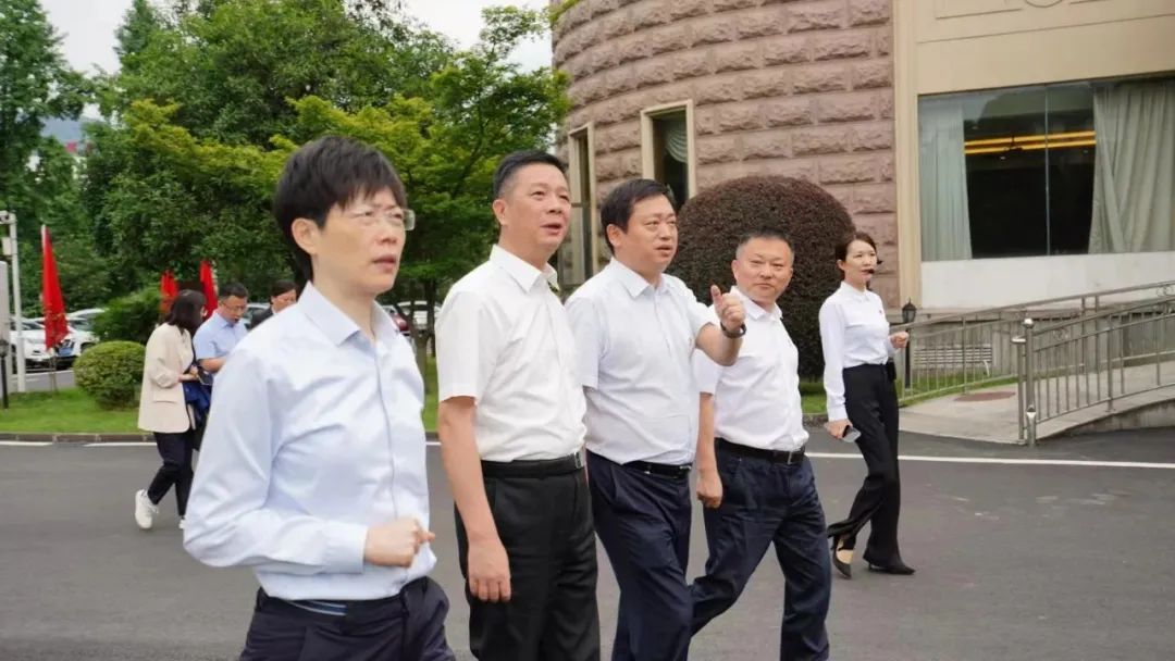 福建省人民政府国有资产监视治理委员会修兴高一行莅临皇家国际党？？疾斓餮 - 皇家国际