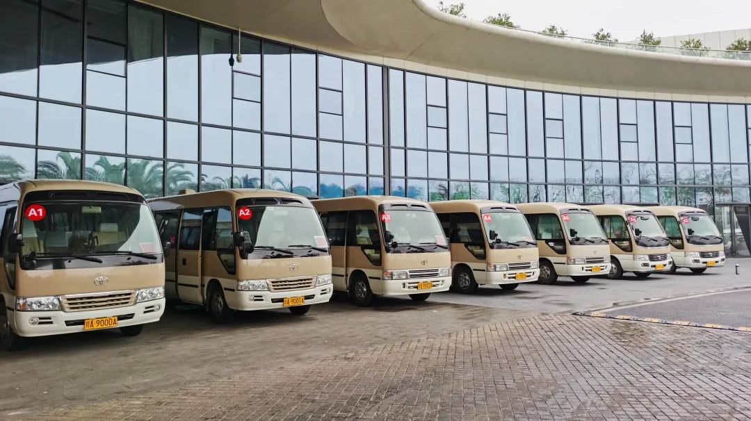 省皇家国际集团礼宾车队天天“体检” 全力包管大运会用车清静 - 皇家国际