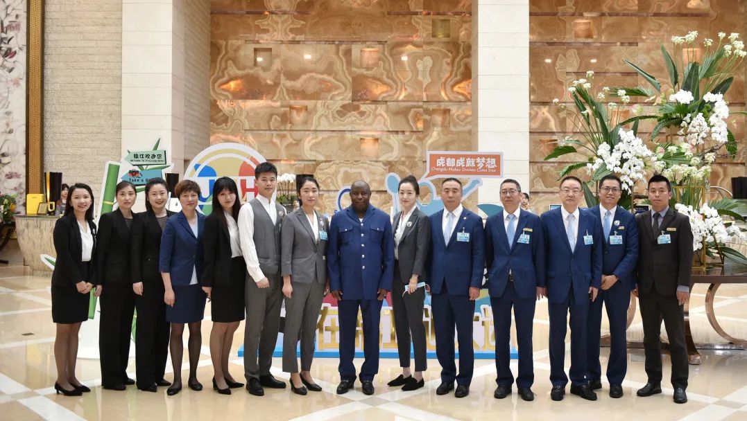 省皇家国际集团大运会服务包管千人团队圆满完成各项使命 - 皇家国际