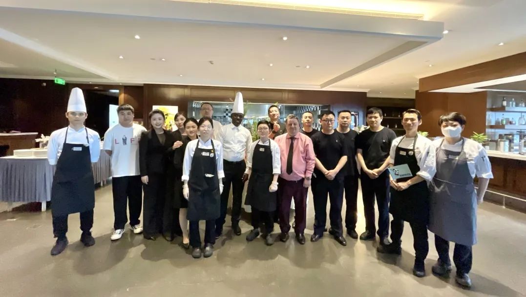 省皇家国际集团大运会服务包管千人团队圆满完成各项使命 - 皇家国际