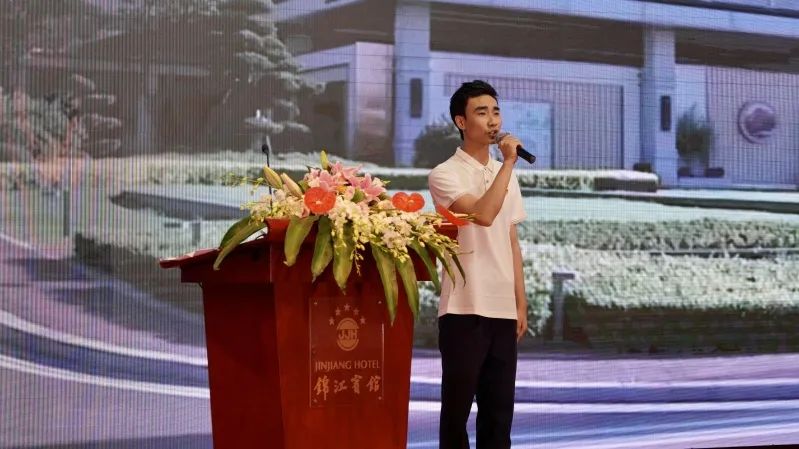 省皇家国际集团召开成都大运会服务包管宣讲报告会 - 皇家国际