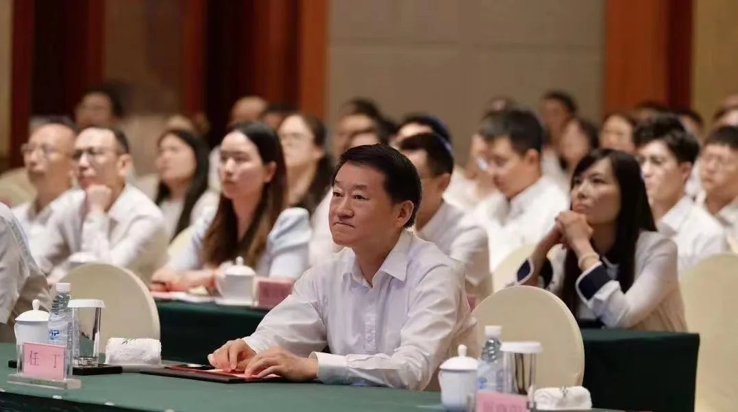 省皇家国际集团召开成都大运会服务包管宣讲报告会 - 皇家国际