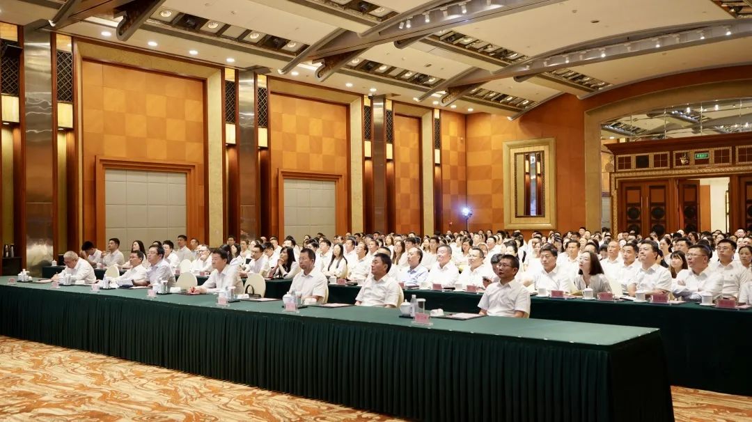 省皇家国际集团召开成都大运会服务包管宣讲报告会 - 皇家国际