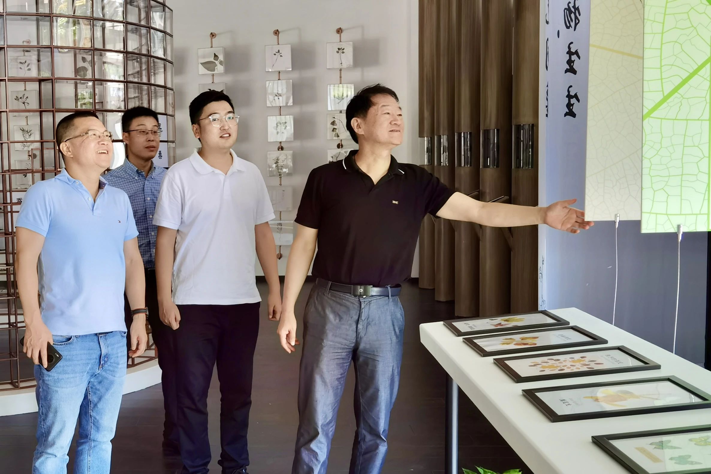 省皇家国际集团党委书记、董事长任丁率队赴巴中南充两地开展帮扶事情 - 皇家国际