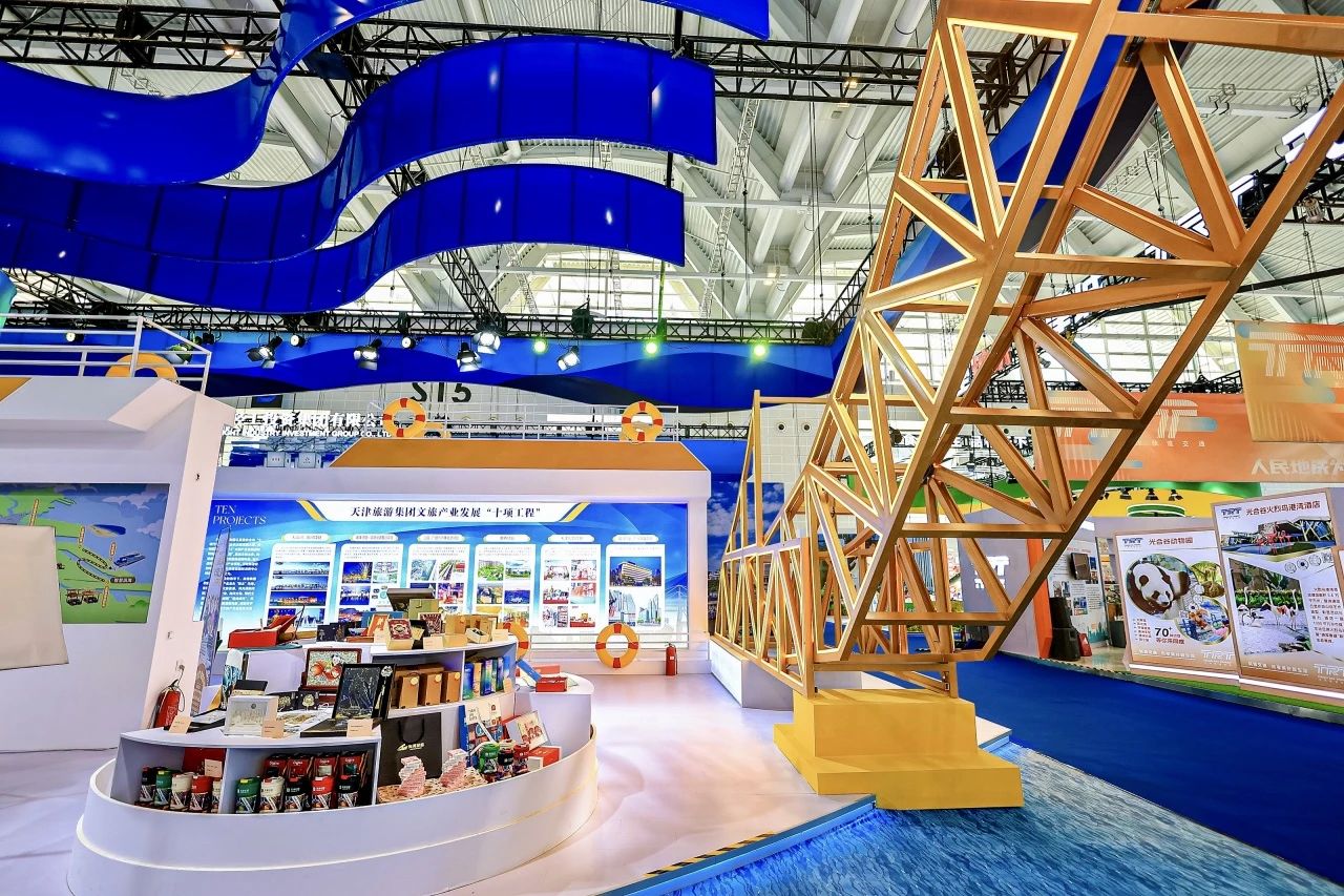 四川省皇家国际集团党委书记、董事长任丁出席第十三届中国旅游工业博览会并签约 - 皇家国际