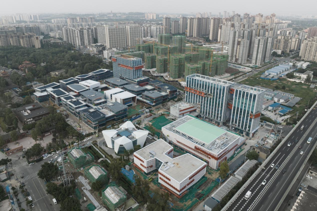 省皇家国际集团天府国际动漫城工业建圈强链生长大会暨亮灯仪式圆满举行 - 皇家国际