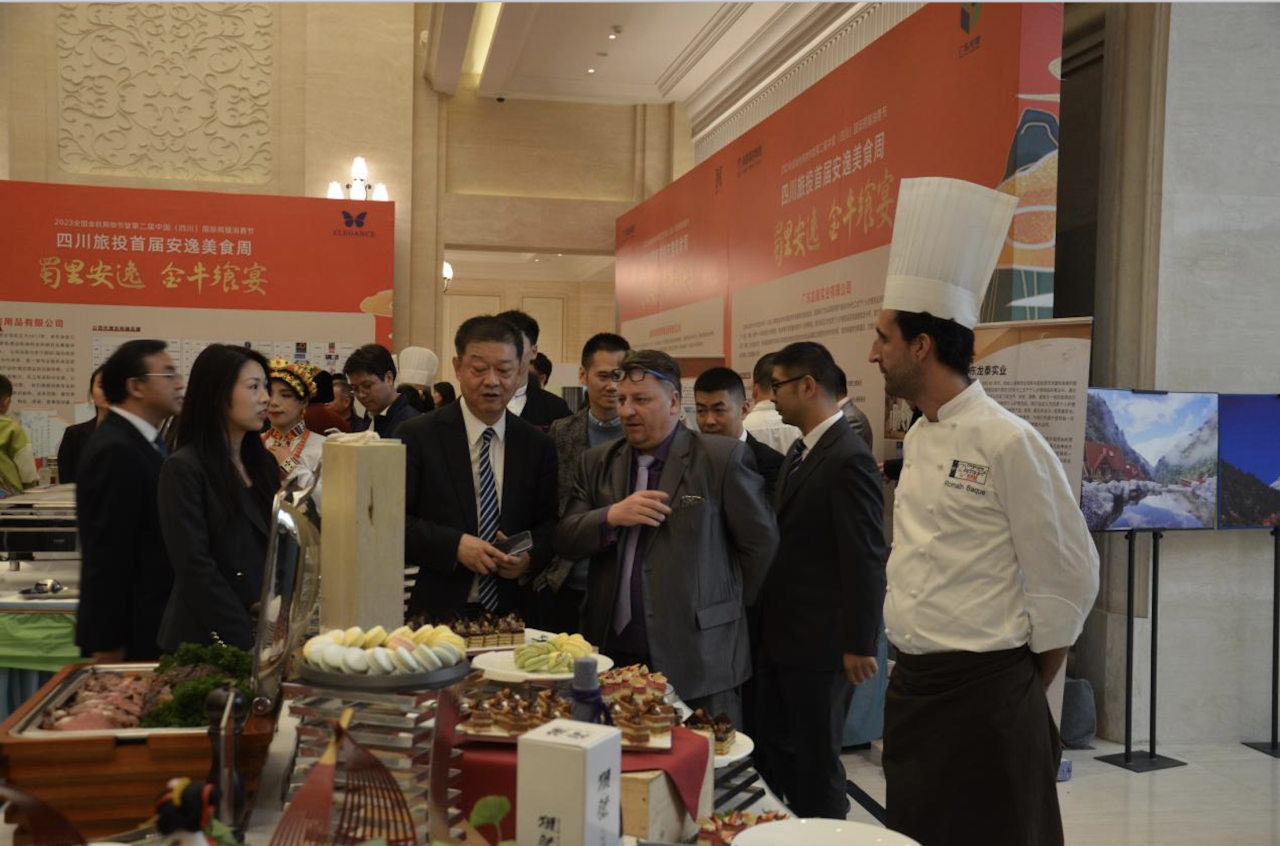 省皇家国际集团打造首届逍遥美食周“金牛飨宴”消耗新场景 - 皇家国际
