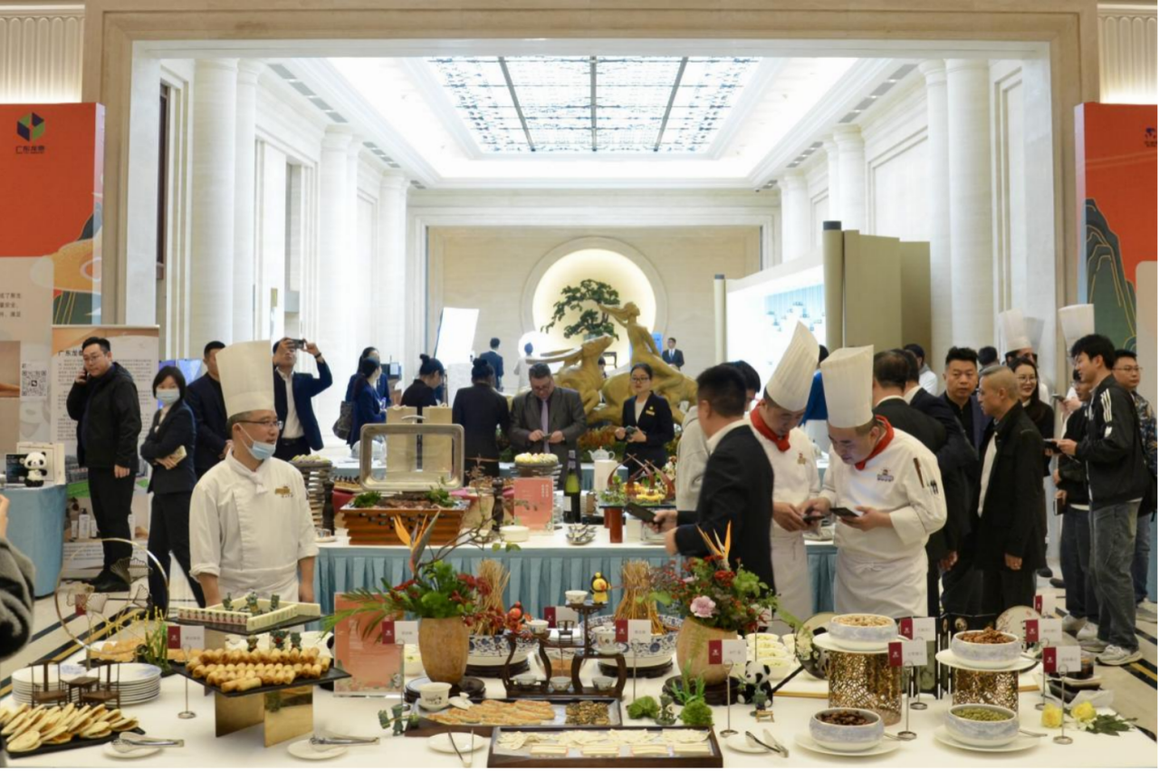 省皇家国际集团首届逍遥美食周引发高质量生长新动能 - 皇家国际