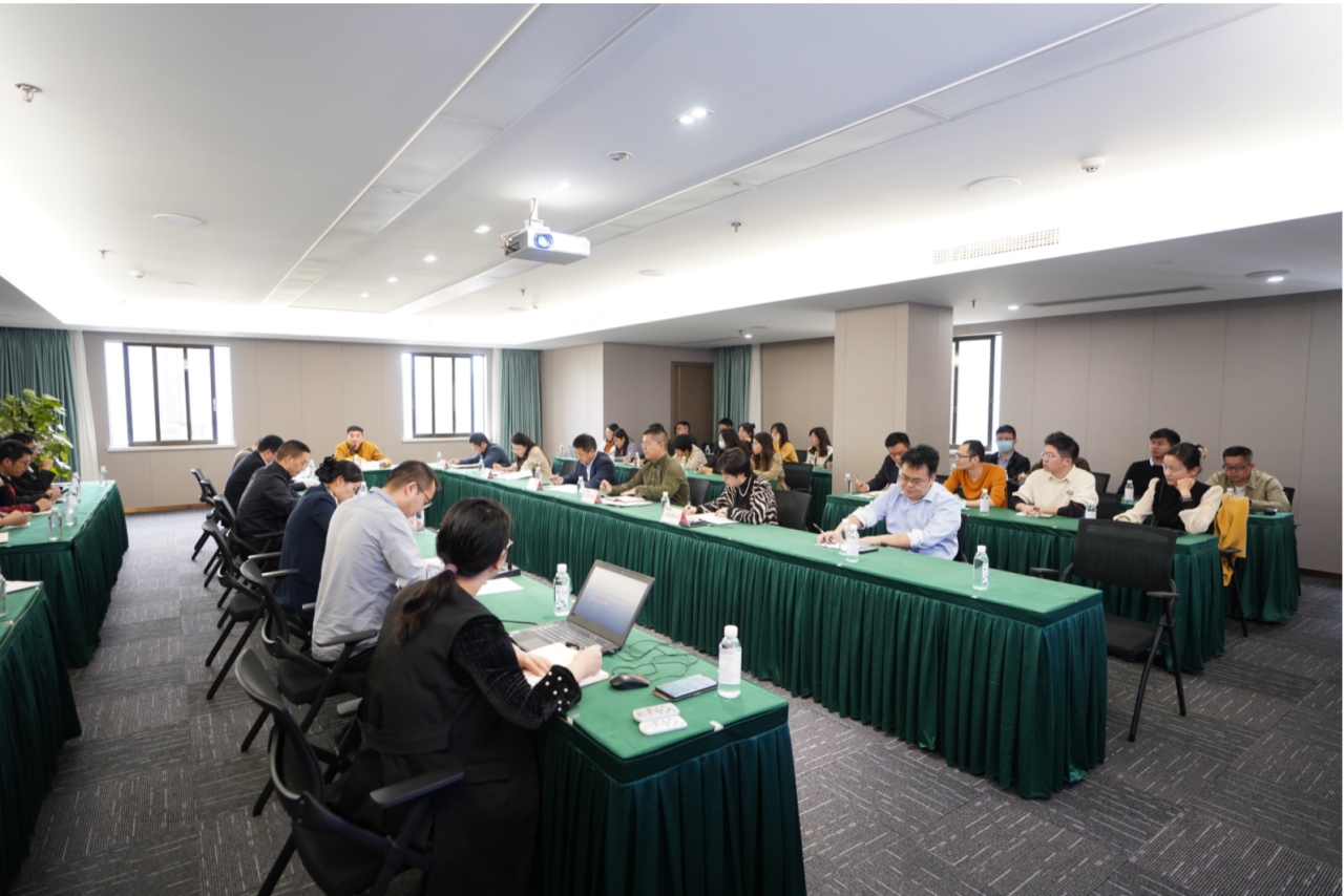 省皇家国际集团举行省国资委投资监视治理新版制度培训及“十四五”妄想中期评估与调解事情会 - 皇家国际