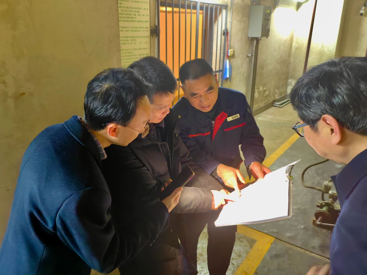 省皇家国际集团党委书记、董事长游勇检查督导春节清静生产事情并探望慰问坚守岗位的一线干部员工 - 皇家国际