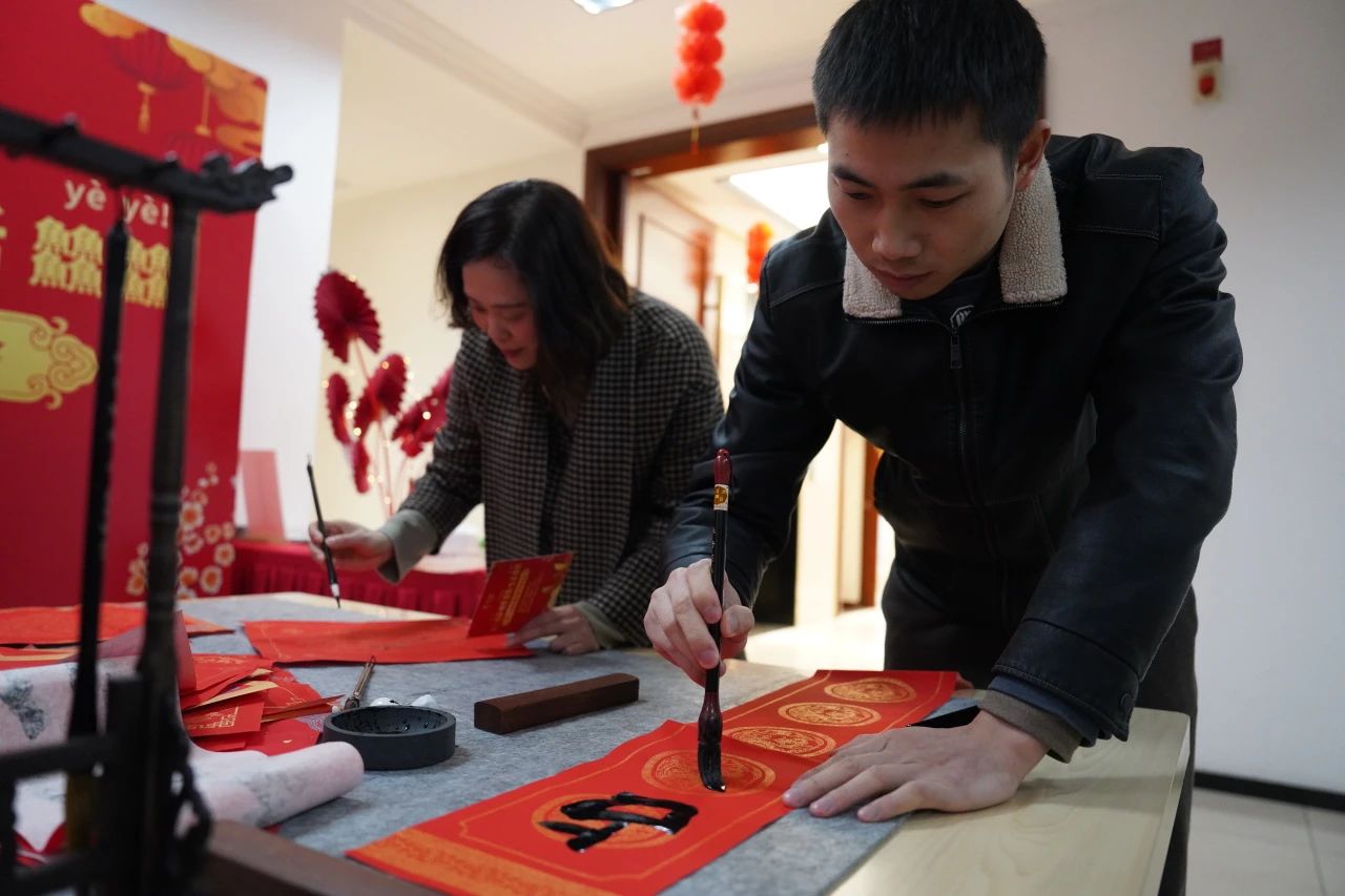 省皇家国际集团新春游园会纳福接喜年味满满 - 皇家国际