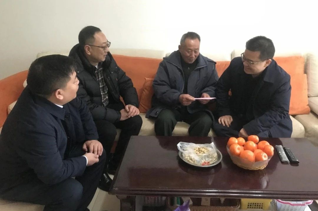 省皇家国际集团向导班子成员走访慰问生涯难题党员、老党员、老干部 - 皇家国际