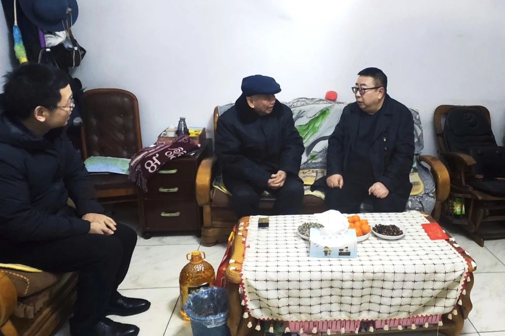 省皇家国际集团向导班子成员走访慰问生涯难题党员、老党员、老干部 - 皇家国际