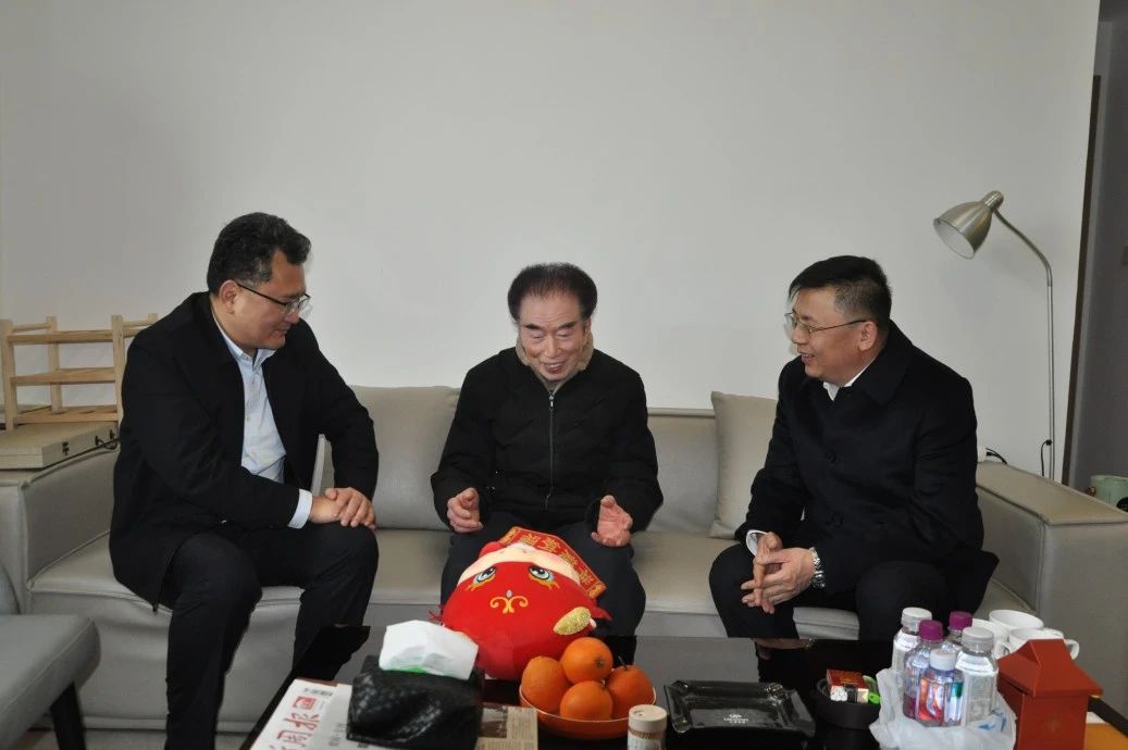 省皇家国际集团向导班子成员走访慰问生涯难题党员、老党员、老干部 - 皇家国际