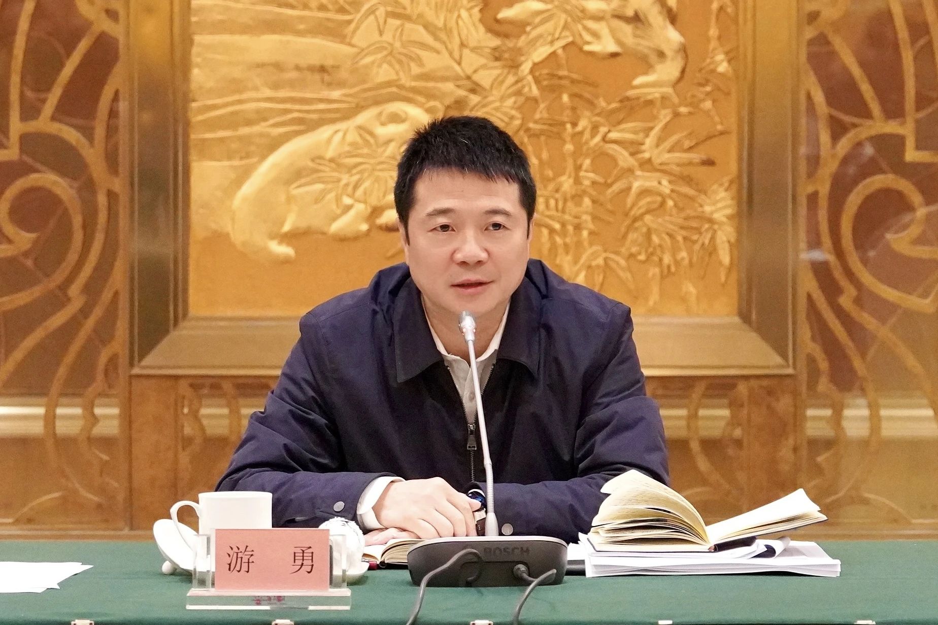 省皇家国际集团召开年轻干部座谈会 - 皇家国际