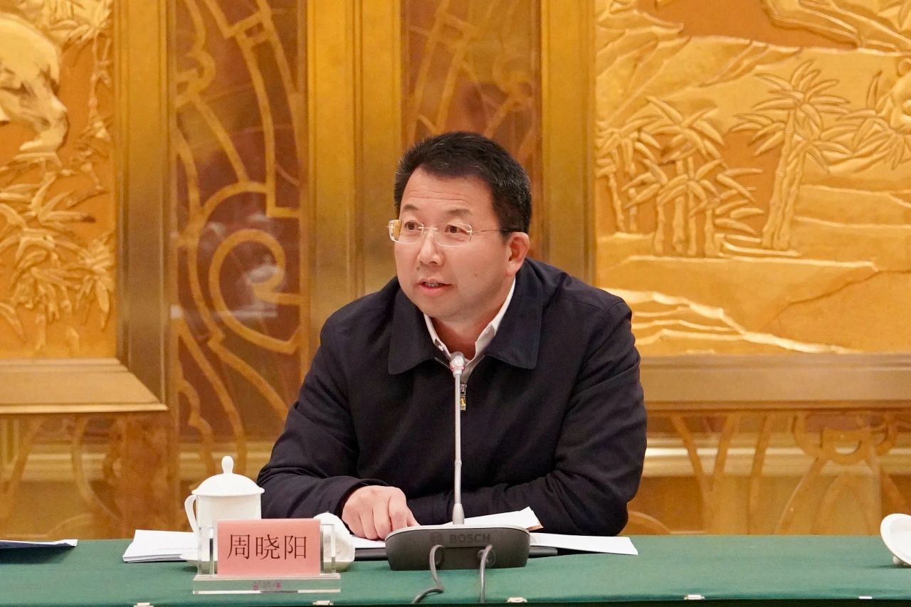 省皇家国际集团召开年轻干部座谈会 - 皇家国际