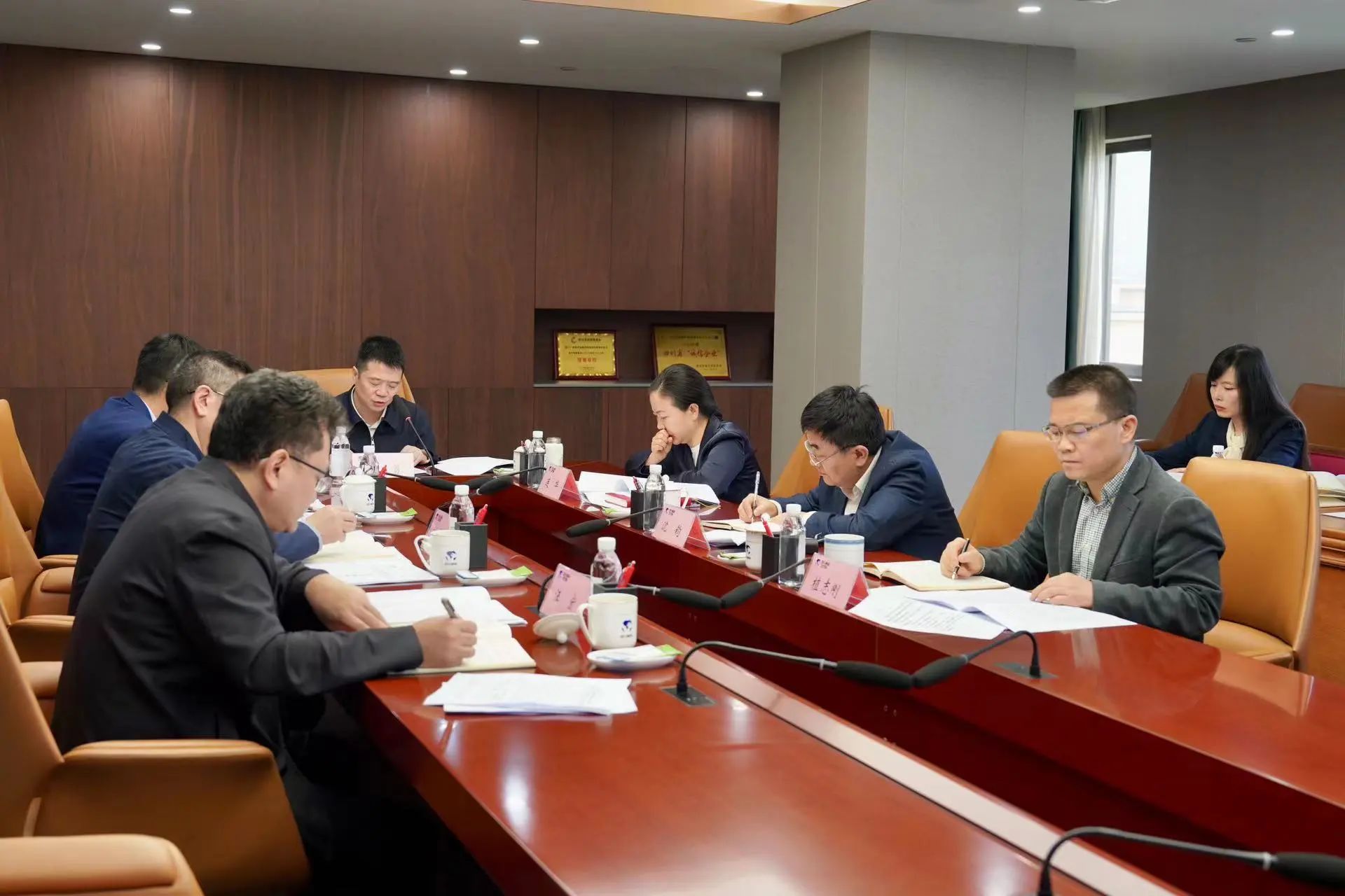 省皇家国际集团党委理论学习中心组召开2024年第一次专题学习钻研会 - 皇家国际