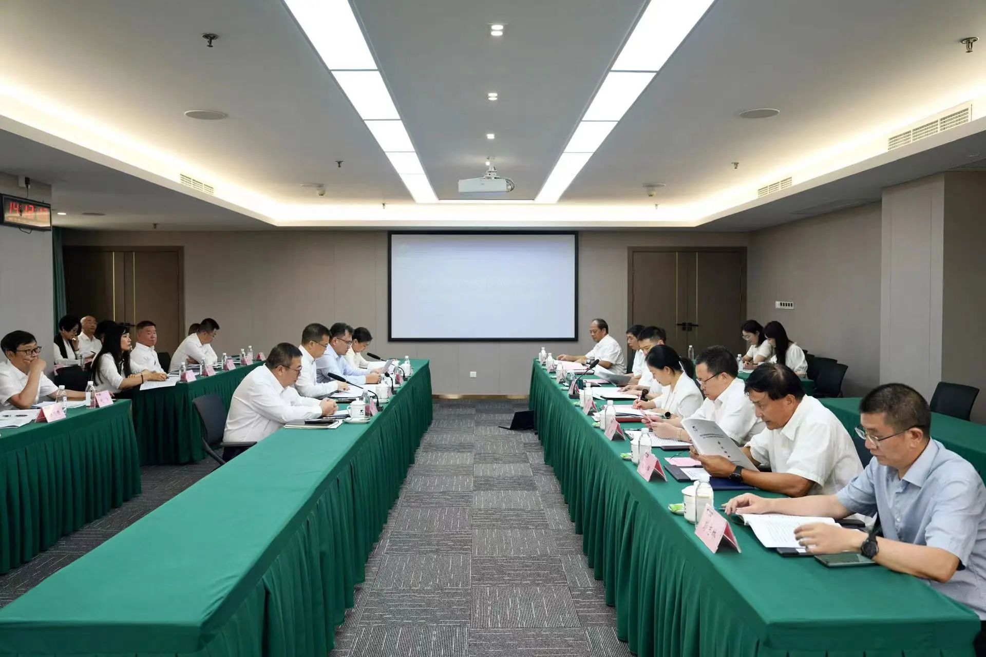 省皇家国际集团召开2023年度司理层向董事会述职报告会 - 皇家国际