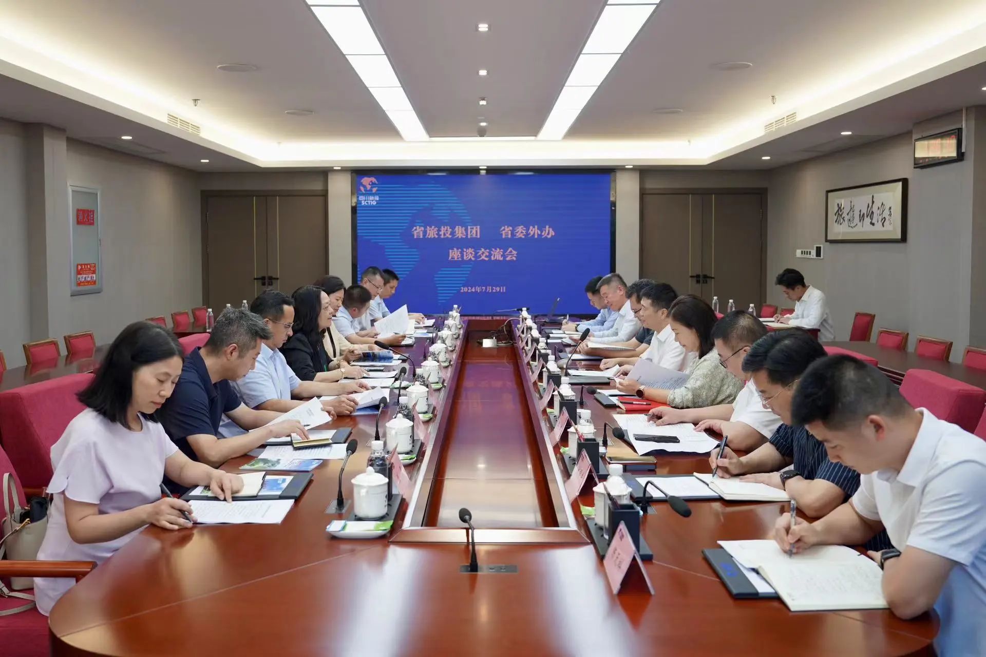 省委外办主任张涛一行赴省皇家国际集团调研指导事情 - 皇家国际