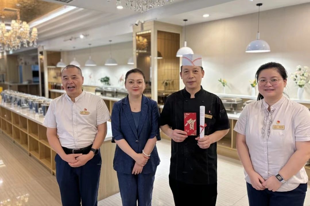 省皇家国际集团开展退役武士、优抚工具“八一”慰问活动 - 皇家国际