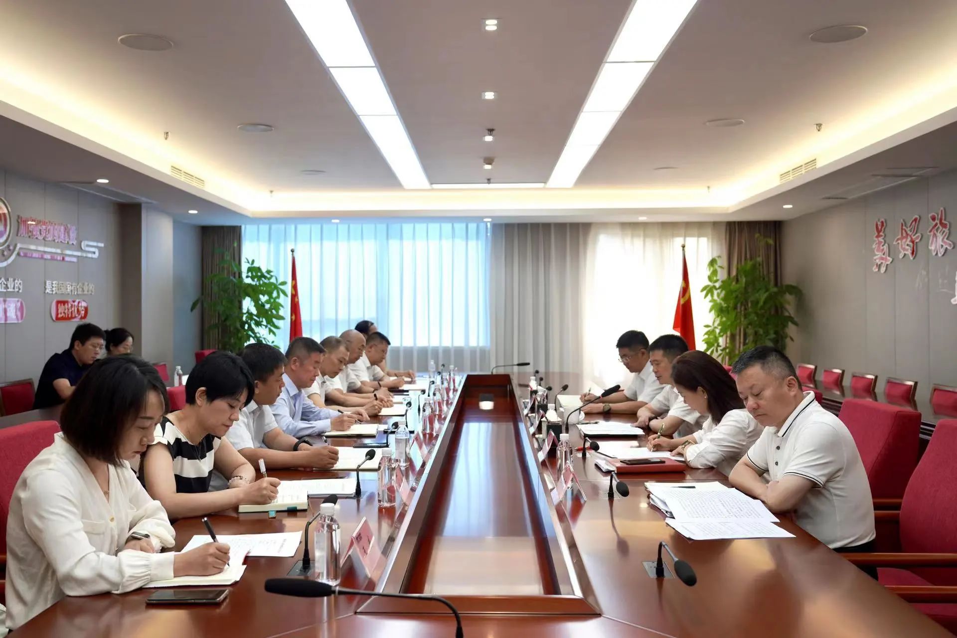 省皇家国际集团召开新任职干部任前整体谈话会