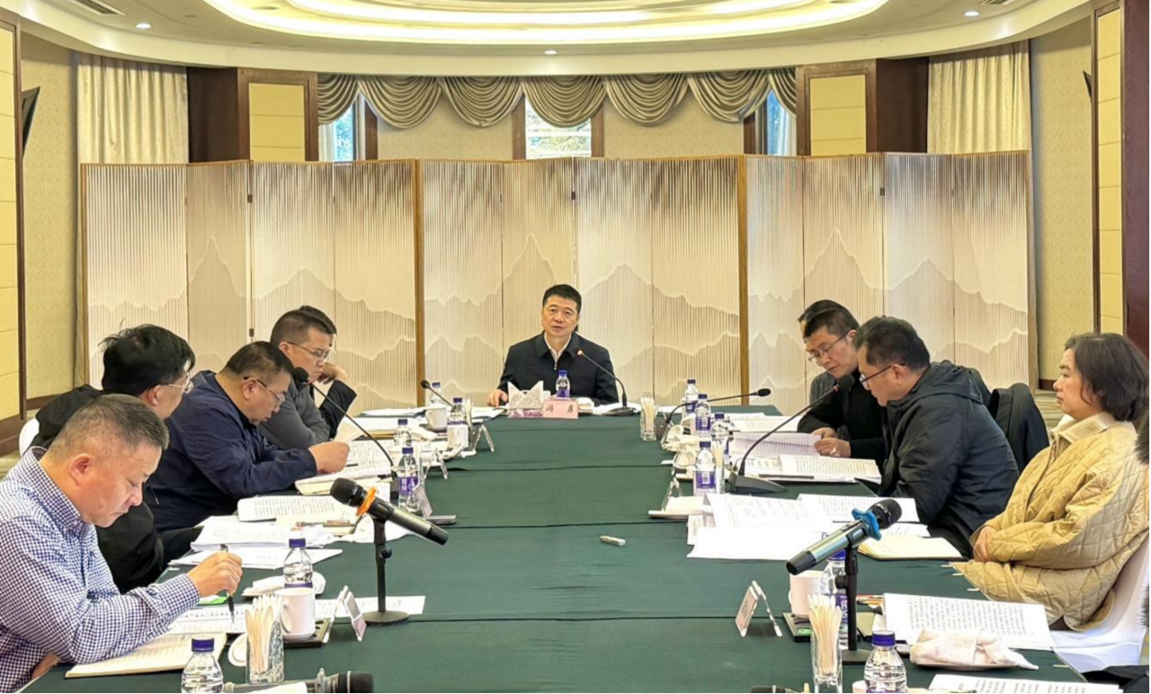 省皇家国际集团党委理论学习中心组2024年第六次专题学习钻研会召开 - 皇家国际