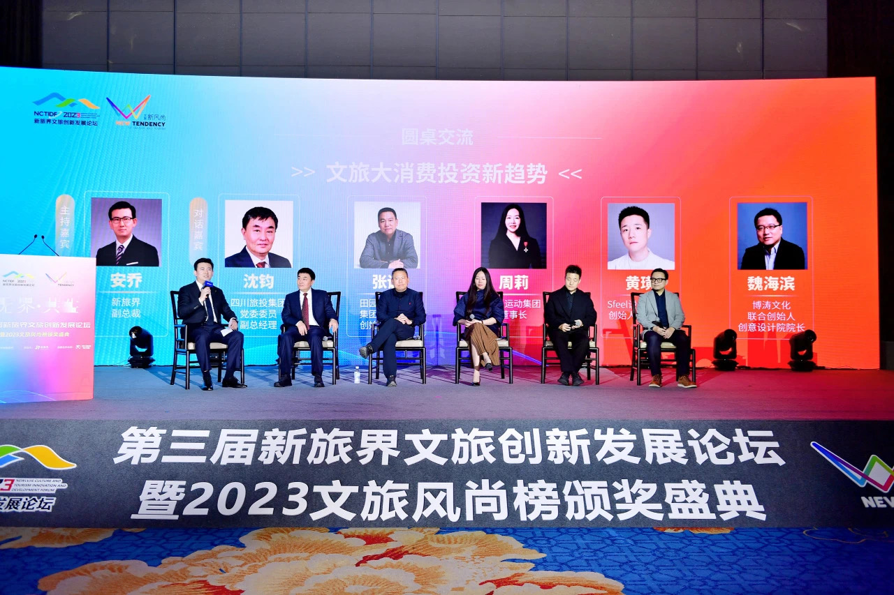 品牌强企 向新而行：四川皇家国际荣获工信部“双品十年”优异经典案例奖 - 皇家国际