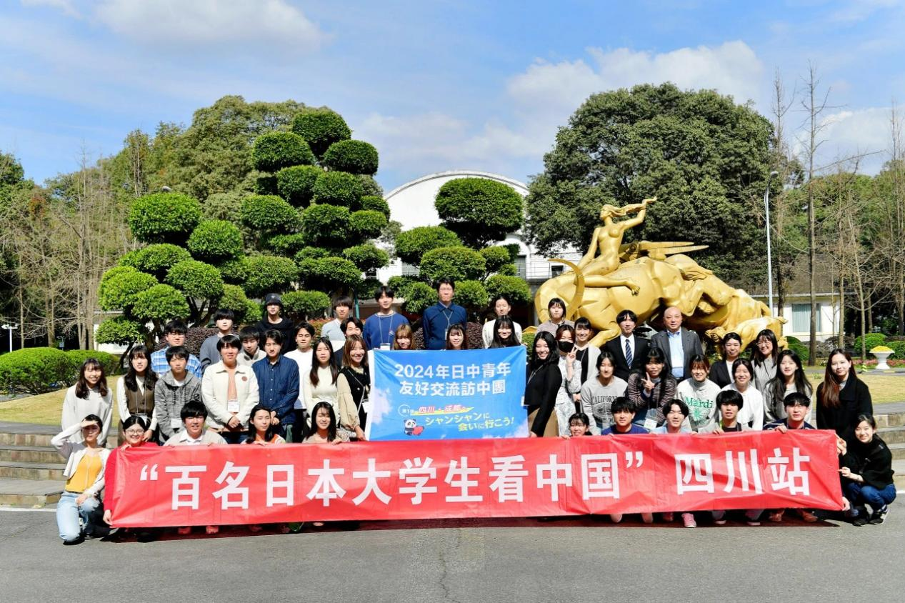 品牌强企 向新而行：四川皇家国际荣获工信部“双品十年”优异经典案例奖 - 皇家国际