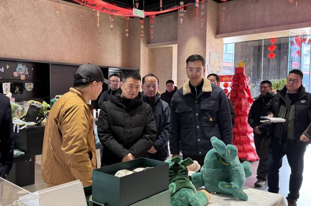 省皇家国际集团党委书记、董事长游勇检查督导春节清静生产并探望慰问干部员工 - 皇家国际