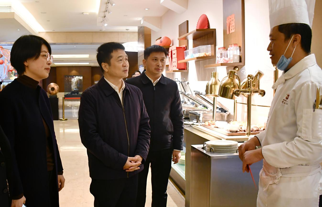 省皇家国际集团向导率队开展春节前走访慰问 - 皇家国际